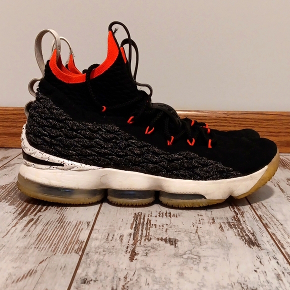 Lebron 15 - Picture 3 of 6